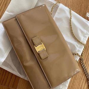 salvatore ferragamo crossbags